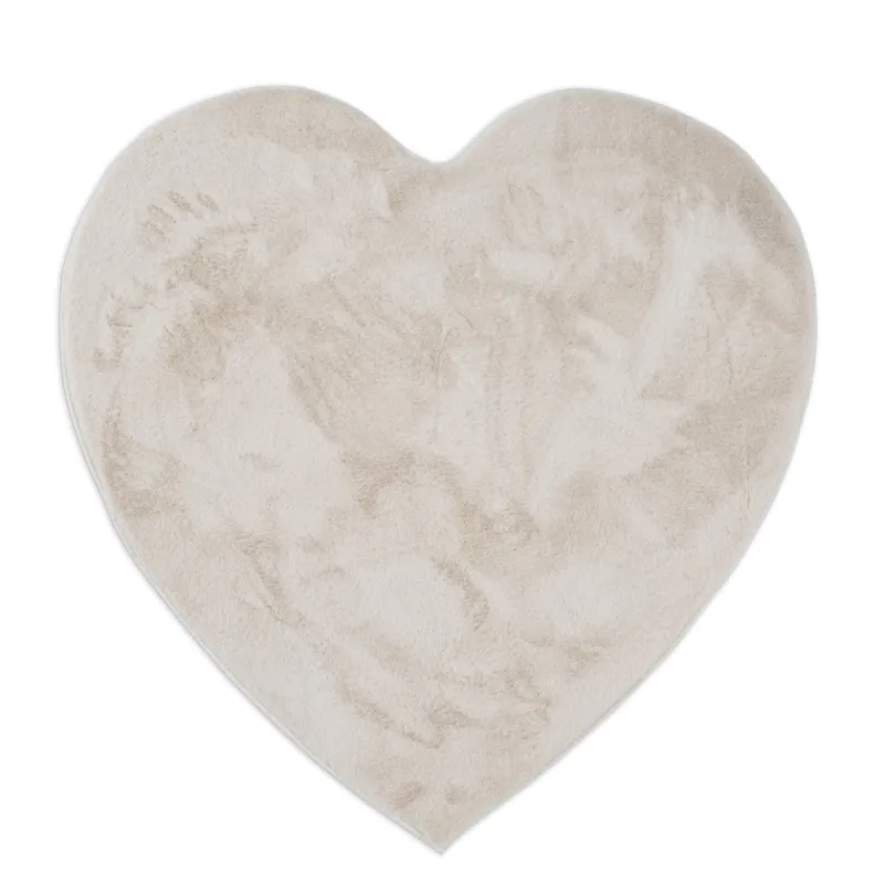 Rabbit Heart barnmatta i ljusbeige med päls-look, 100 × 100 cm